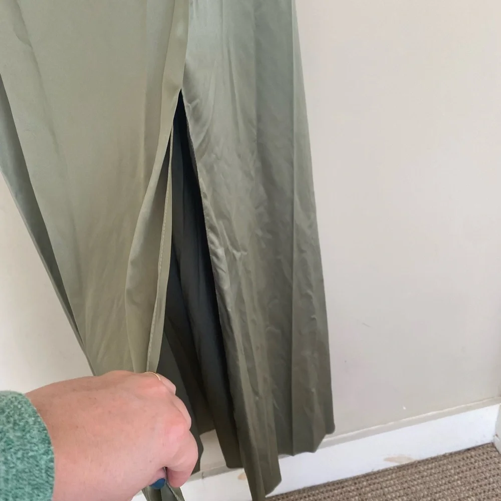 David's Bridal Green Ruched Maxi Gown - Picture 5 of 10